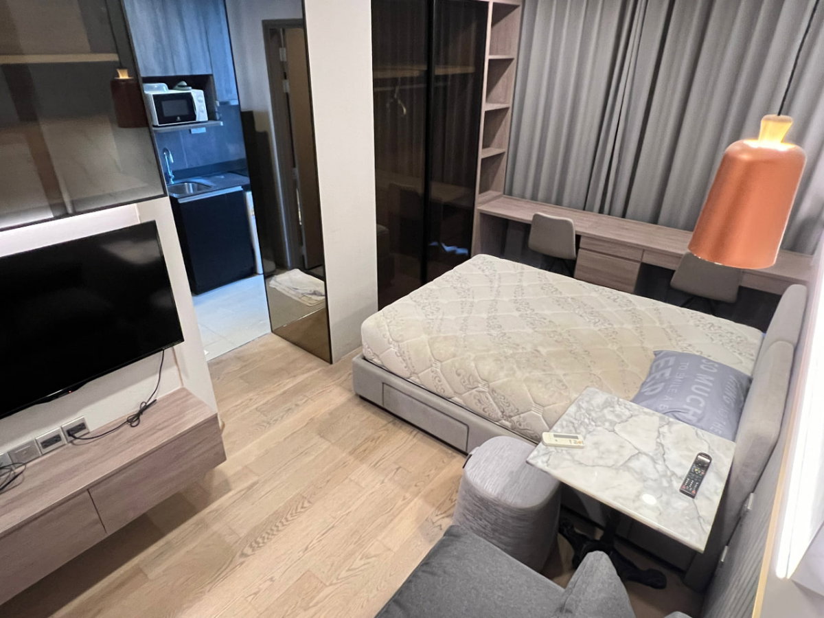 รูป Ashton Chula Silom【𝐑𝐄𝐍𝐓】🔥ห้องโทนเข้มสุดเท่ แต่งด้วยเฟอร์เส้นคมและไฟซ่อน เพิ่มกลิ่นอายลักซ์โมเดิร์นแบบมีคาริสมา🔥 ติดต่อไลน์ไอดี: @hacondo - รูปที่ 5/11