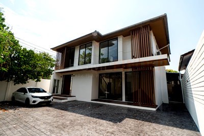 บ้านเดี่ยว บิ๊กซี ซูเปอร์เซ็นเตอร์ เอกมัย : House in Phra Khanong 4 bedrooms, for sale