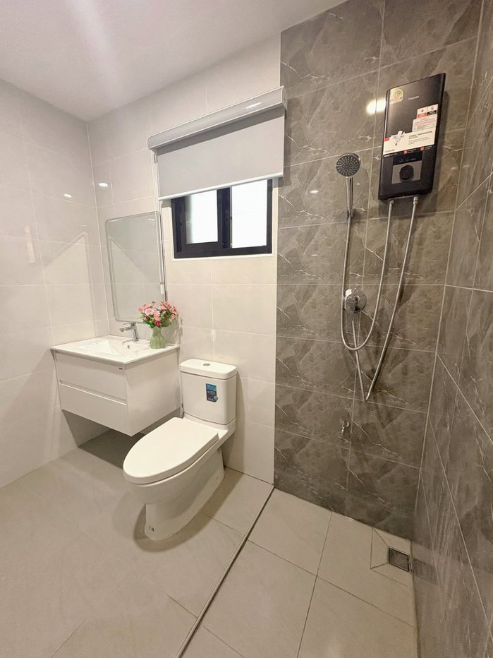 picture Fully Renovated & Extended Home – Move-in Ready! (On 148 Square meter Land) - 12/19