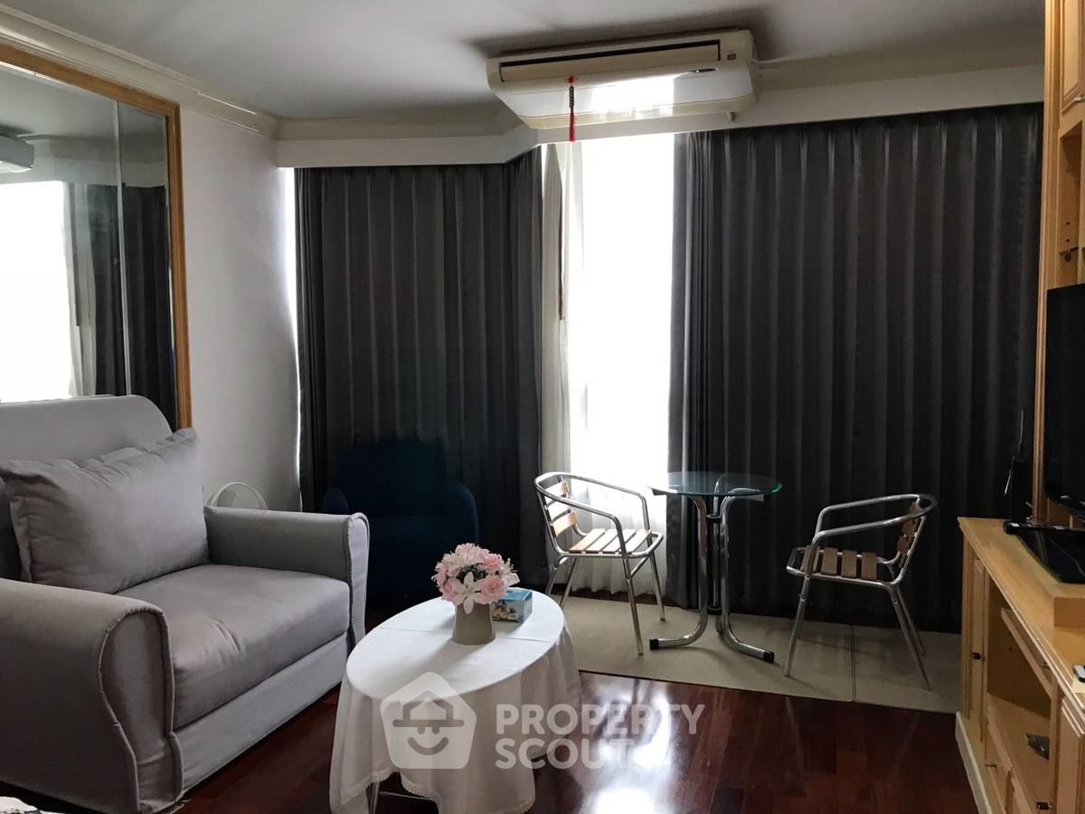 picture Well-Priced 1-BR 42 Sqm President Place, 15th Floor Near BTS Chit Lom (200m) (ID 2745973) - 1/12