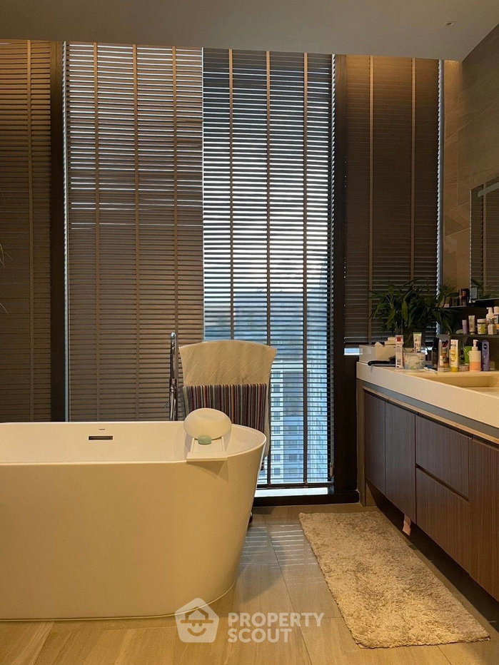 picture 4-BR 300 Sqm 36th-Floor Sale At The Esse At Singha Complex Near MRT Phetchaburi (ID 2740329) - 12/28