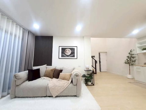 อีสต์วูด พาร์ค อ่อนนุช 36 ห้อง Duplex 2 ห้องนอน ขนาดใหญ่ ใกล้ BTS & MRT เดินทางสะดวก