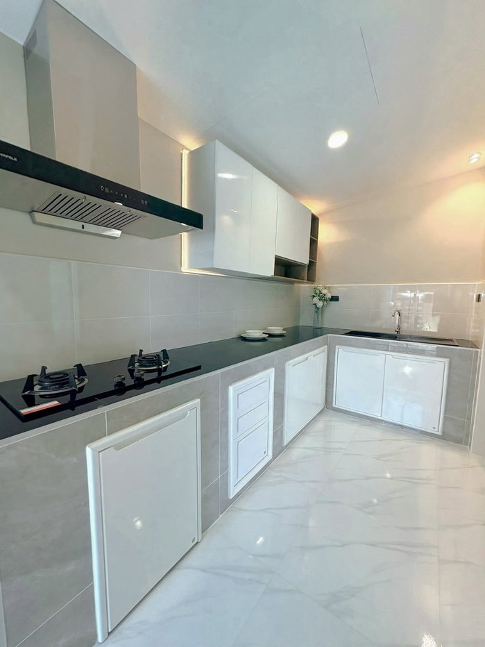 picture Fully Renovated & Extended Home – Move-in Ready! (On 148 Square meter Land) - 10/19