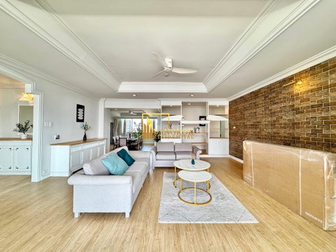 Renovated 3 Bed Apartment in Phrom Phong Area - BR21169CD
