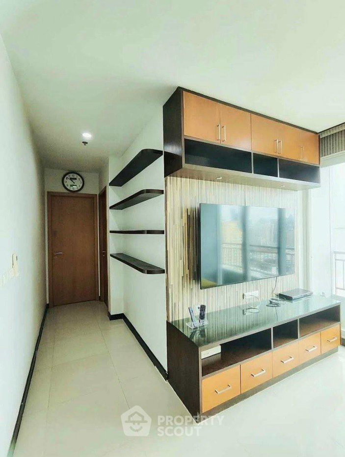 picture Well-Priced 3-BR 130 Sqm, 28th Floor at Circle Condominium | MRT Phetchaburi (ID 2737857) - 3/13