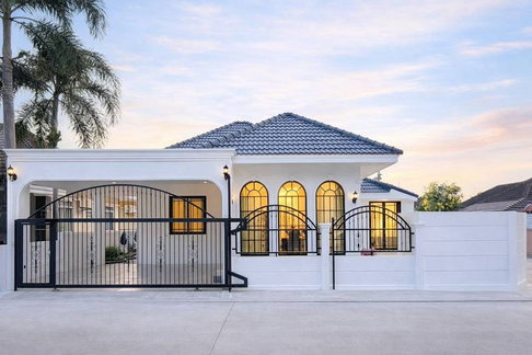 Single house for sale in PMC Home Village, Pattaya. Excellent location, easy access, move in Ready.