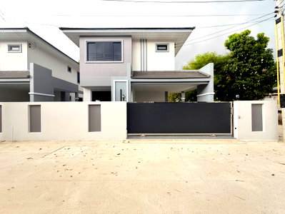 Houses for sale Frost Magical Ice of Siam : Newly Built 2 Storey Modern Style House in Nong Plalai Pattaya for Sale