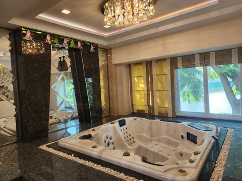 Luxury 2-storey house for sale in Windmill Park Village, next to Summit Windmill Golf Club, Bangna. Land size: 1-1-14 rai.