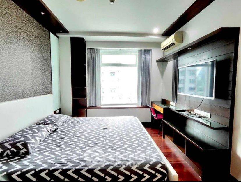picture Well-Priced 3-BR 130 Sqm, 28th Floor at Circle Condominium | MRT Phetchaburi (ID 2737857) - 9/13
