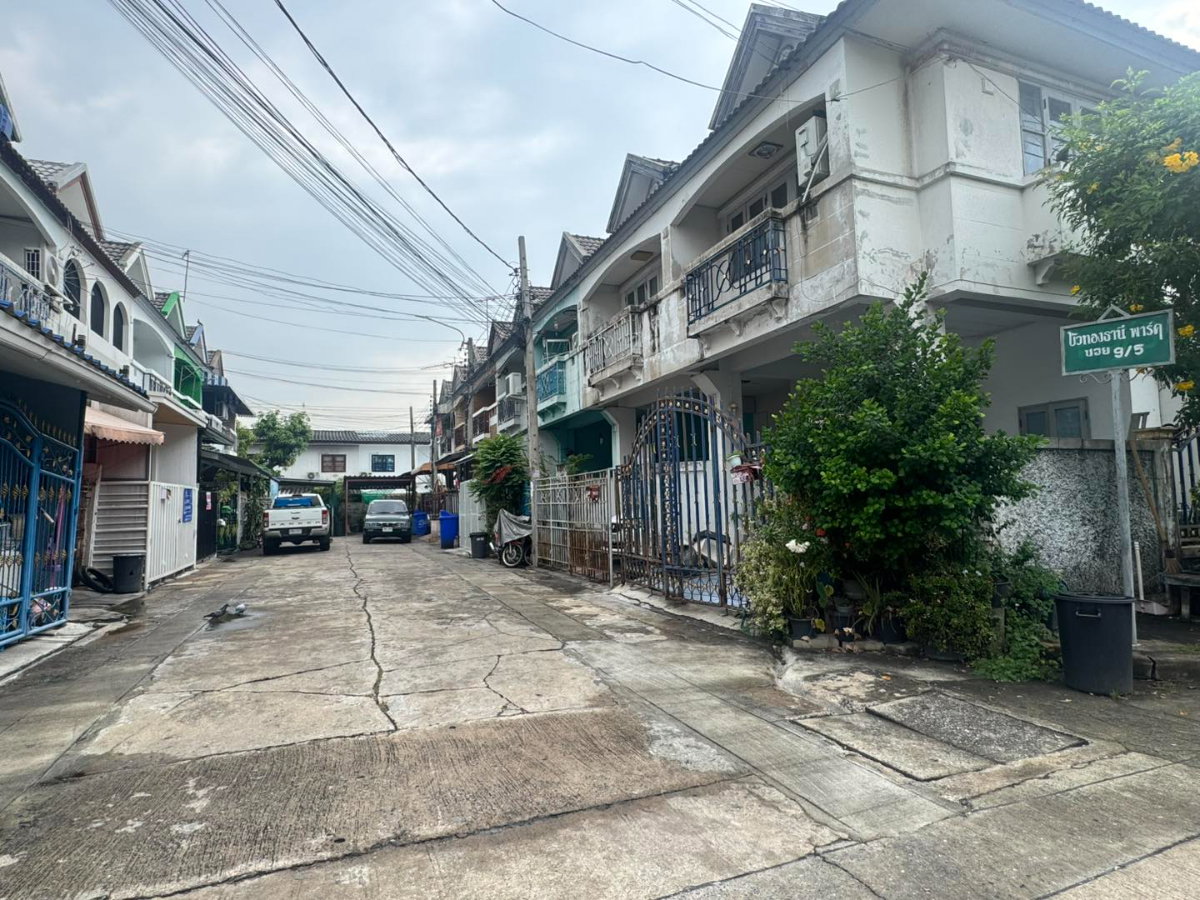 picture ✅ 2-Storey Townhouse, Great Price with Free Transfer, Prime Kanchanaphisek Location Near MRT Khlong Bang Phai ✅ Bua Thong Thani Park  - 23/23
