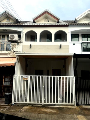 Townhouses for sale Makro Bangbuathong : ✅ 2-Storey Townhouse, Great Price with Free Transfer, Prime Kanchanaphisek Location Near MRT Khlong Bang Phai ✅ Bua Thong Thani Park 