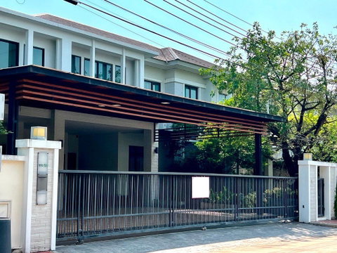LTH5877 – House FOR SALE in Latkrabang 5 beds 4 baths size 425 Sq.M. Nearby ARL Latkrabang station ONLY 25 MB