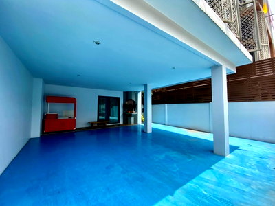 Townhouses for sale ถนนสามเสน : LTH5876 – Townhome FOR SALE in Sathorn 9 beds 7 baths size 439.17 Sq.M. Nearby BTS Saint Louis station ONLY 45 MB