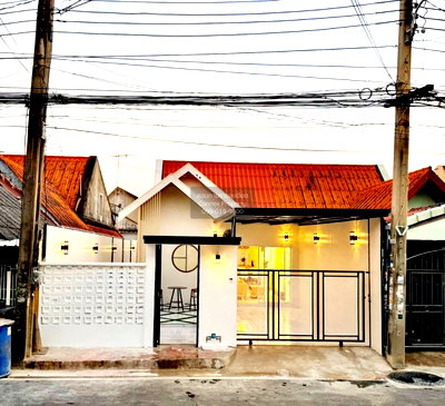 ทาวน์โฮม วิทยาลัยพณิชยการบางนา : ขายบ้าน  เด่นชัย บางเมือง รีโนเวทใหม่ แพรกษา เมืองสมุทรปราการ สมุทรปราการ CX-149412 ✅ ทักไลน์ @connexproperty ตอบทันที ทีมงานมืออาชีพ ✅