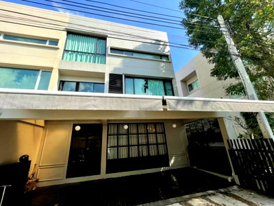 ทาวน์โฮม วิทยาลัยดุสิตธานี : LTHC5544 – Townhome FOR SALE in Pattanakarn 3 beds 3 baths size 178 Sq.M. Nearby ARL Huamark station ONLY 11.5 MB