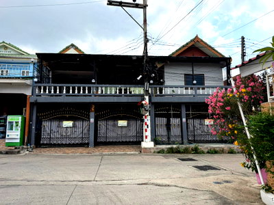 Houses for sale Rubberland : Affordable 6 bedrooms house in Pattaya Soi Khaotalo near Sukhumvit