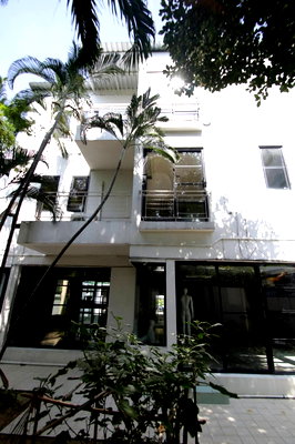 Houses for rent J Avenue Thonglor : LTH5510 – House FOR RENT in Ekkamai 4 beds 5 baths size 450 Sq.M. Nearby BTS Ekkamai station ONLY 100k/Month