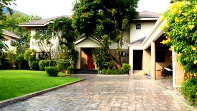 Houses for rent J Avenue Thonglor : LTH5476 – House in Sukhumvit 71 FOR RENT 4 beds 6 baths size 400 Sq.M. Near BTS Phra Kanong station ONLY 180k/Month