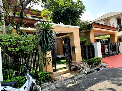 Houses for rent บางลำภู(บางลำภู) : LTHC5499 – House FOR RENT in Pattanakarn 4 beds 5 baths size 400 Sq.M. Near ARL Huamak station ONLY 75k/Month