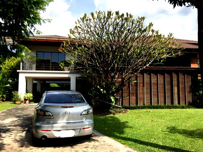 Houses for rent DONKI Mall Thonglor   : LTHC5452 – Single House with Private Swimming Pool FOR RENT in Phetchaburi Rd 4 beds Size 900 Sq.M. nearby MRT Phetchaburi Station ONLY 180k/Month