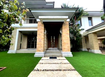 เช่าบ้านเดี่ยว วิทยาลัยดุสิตธานี : LTH6599 – House FOR RENT in Pattanakan 5 beds 3 baths 440 sq.M.Near ARL Huamark station ONLY 130k/month