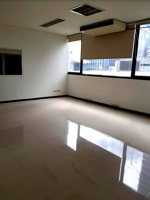 Office for rent : LTH7120 – Office for rent in Silom Size 137 Sq.M.Near MRT Silom Station ONLY 89,050 THB / month