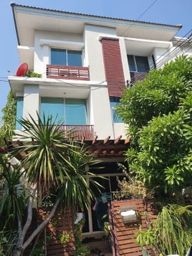 LTHC6350 – Townhouse in Yannawa FOR SALE 4 beds 3 baths 25.8 sq.wah. Near BTS Chong Nonsi ONLY 11,500,000 THB