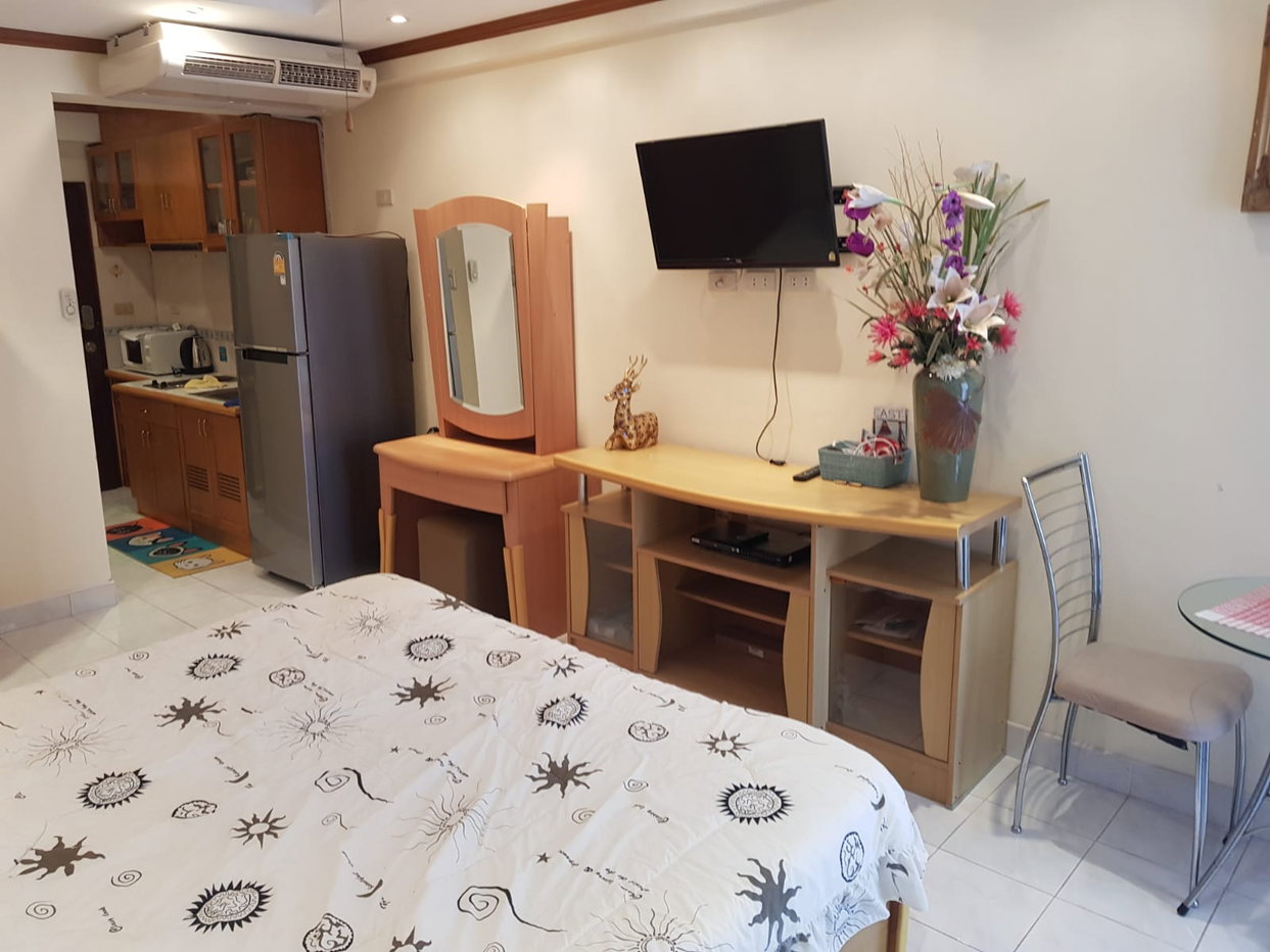 รูป Studio Condo for Sale at Jomtien Beach Condominium in Pattaya - รูปที่ 3/9