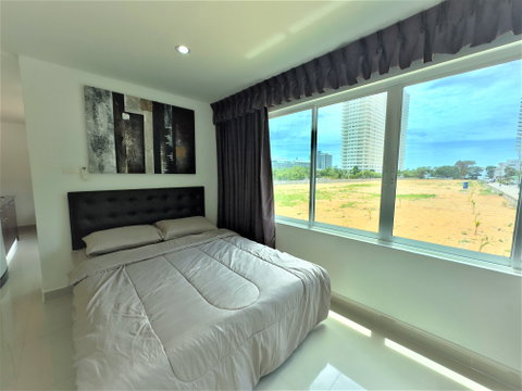 Studio Condo for Sale at Jomtien Beach Mountain 6 in Pattaya
