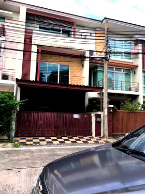 Townhouses for sale ถนนสามเสน : LTH6956 – Townhouse at Yannawa FOR SALE 3 beds 4 baths Size 185 Sq.M. Near MRT Khlong Toei Station ONLY 13.91 MB