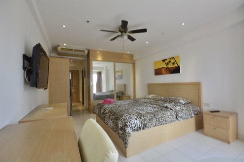 Studio Condo for Sale at Jomtien Beach Condominium in Pattaya