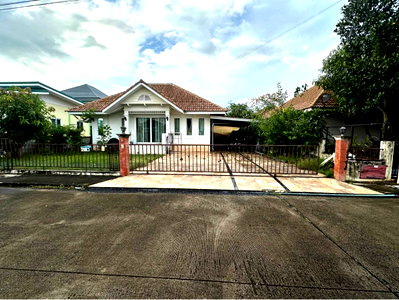 บ้านเดี่ยว การไฟฟ้าส่วนภูมิภาค สันทราย : ขายบ้านเดี่ยว ในโครงการหมู่บ้าน ปวริศา สันทราย เชียงใหม่ 3 ห้องนอน 2 ห้องน้ำ (H395) T.0946511456