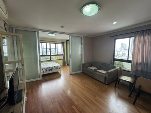 ให้เช่า Lumpini Place นราธิวาส 24 เฟอร์ครบ 33 ตรม. 14,000 บาท