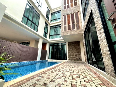 Houses for rent บางลำภู(บางลำภู) : LTHC7114 – House with Private Swimming in Compound in Phrom Phong FOR RENT 4 beds 5 baths Size 714 Sq.M. Near BTS Phrom Phong Station ONLY 200k/month