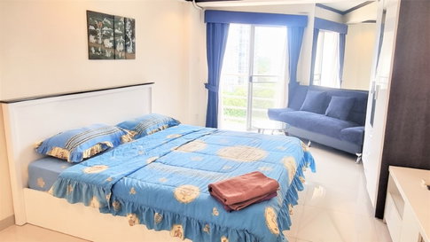 Studio Condo for Sale at Jomtien Beach Condominium in Pattaya