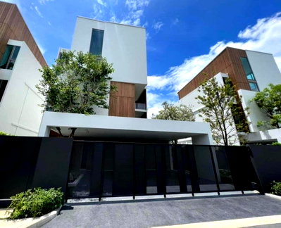Houses for rent บางลำภู(บางลำภู) : LTHC7089 – House FOR RENT in Rama 9 3 beds 4 baths 324 sq.M. Near ARL Huamark station ONLY 350k/month