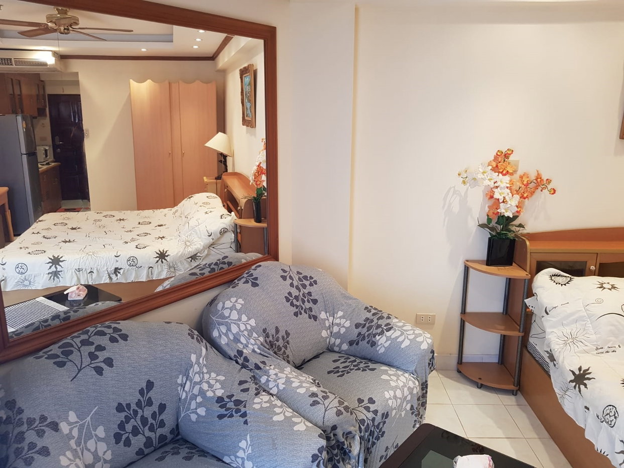 รูป Studio Condo for Sale at Jomtien Beach Condominium in Pattaya - รูปที่ 2/9