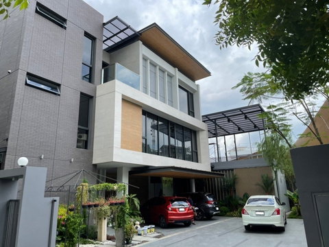 LTHC7145 – House with Private Swimming Pool in Rama 3 FOR RENT 4 beds 7 baths Size 550 Sq.M. Near BTS Chong Nonsi Station ONLY 550k/month