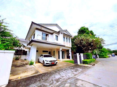 เช่าบ้านเดี่ยว รพ.ซีจีเอช สายไหม : 🏡 ให้เช่าบ้านเดี่ยว 2 ชั้น มัณฑนา เลค วัชรพล (สุขาภิบาล 5) ✨ บ้านหลังมุม โซนทะเลสาบ วิวสวย บรรยากาศดี พื้นที่กว้าง เป็นส่วนตัว