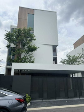 LTHC7091 – House FOR SALE in Rama 9 3 beds 4 baths 324 sq.M. Near ARL Huamark station ONLY 38.5 MB