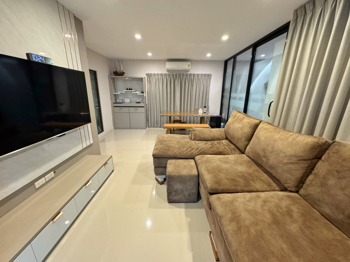 รูป ขายขาดทุนกว่าล้าน! บ้านเดี่ยว Venue Flow แจ้งวัฒนะ หลังใหญ่ 74 ตร.ว. ตำแหน่ง Rare Item วิวสวนส่วนกลางหน้าบ้าน (ไม่ชนใคร) 5 นอน สภาพใหม่พร้อมอยู่ - รูปที่ 6/32