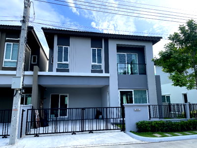 ทาวน์โฮมให้เช่า : ND0397  ปล่อยเช่า หมู่บ้าน โครงการ  แกรนด์ พลีโน่ เมกา-บางนา