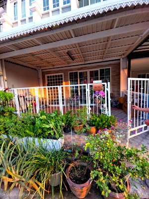 Townhouses for rent Nawamin 42 : 🎯Golden Town Lat Phrao Kaset Nawamin is now available. Decorated, ready to move in, fully furnished. You can make an appointment to see first 