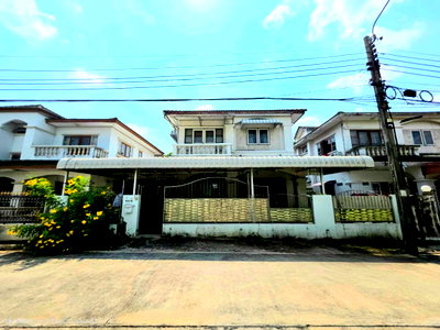 ขายบ้านเดี่ยว : ขายบ้านเดี่ยวราคาคุ้มค่า! หมู่บ้านบุณฑริก วัชรพล-สุขาภิบาล 5 พื้นที่กว้าง 240 ตร.ม. ทิศตะวันออกอยู่สบาย เพียง 4 ล้านบาท