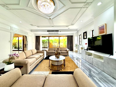 Apartment building for rent Srinakharinwirot University Prasanmit Campus : Elegant 4 Bedroom Penthouse Apartment in Phrom Phong - BR20104AP
