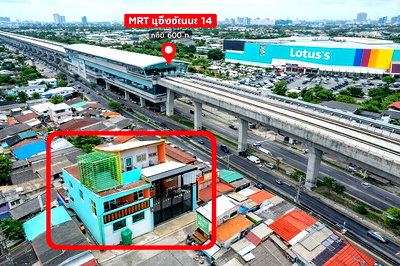 เช่าทาวน์โฮม วิทยาลัยสิ่งแวดล้อม : ใกล้ MRT แจ้งวัฒนะ14 600ม. 3นอน 2น้ำ และตลาดเมืองทอง 24ตร.ว. 192ตร.ม. ทาวน์เฮาส์ 2ชั้น ตกแต่งใหม่ครบ ใกล้รพ. มงกุฏวัฒนะ 500 ม.
