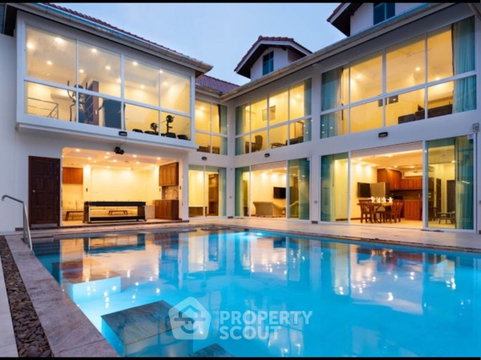 ขายวิลล่า 10 ห้องนอน โครงการ ปราตามนัค เรสซิเดนซ์ วิลล่า รีสอร์ต (ID 2755851)