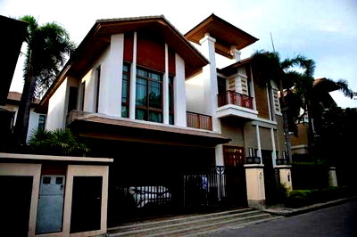 บ้านเดี่ยว ดิ เอ็มควอเทียร์ : LTHC7434 – House in Phrakanong FOR SALE 4 beds 4 baths Size 394 Sq.M. Near BTS Phrakanong Station ONLY 69 MB