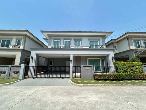 ให้เช่า แกรนดิโอ เพชรเกษม81 บ้านเดี่ยวหรู ตกแต่งพร้อมเฟอร์นิเจอร์บางส่วน มีแอร์ทั้งหลัง ตกแต่งสวย เดินทางสะดวก พร้อมเข้าอยู่ ใกล้เดอะมอลล์ บางแค