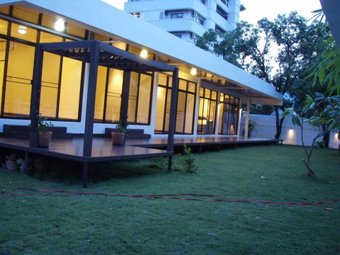 LTH7346 – House in Soi soonvijai 8 FOR RENT 3 beds 3 baths Size 200 Sq.Wah. Near BTS Thonglor Station ONLY 80k/month